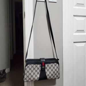 Authentic Vintage Gucci Crossbody Bag/Shoulder Bag Navy with Original Dust Bag
